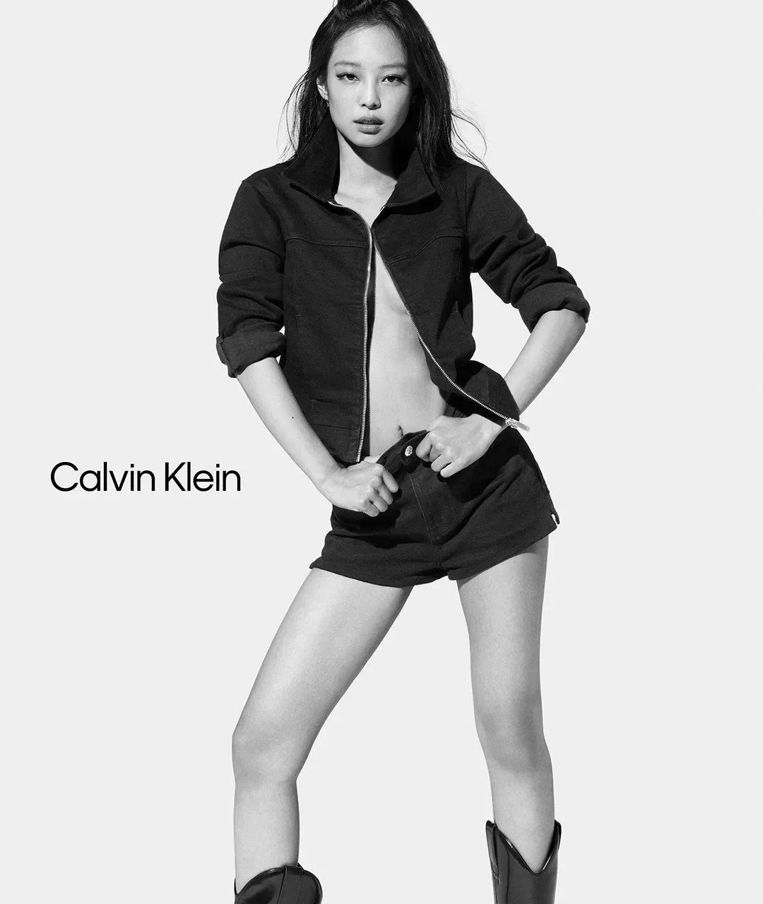 Jennie adopta el estilo vaquero para una nueva campaña de Calvin Klein