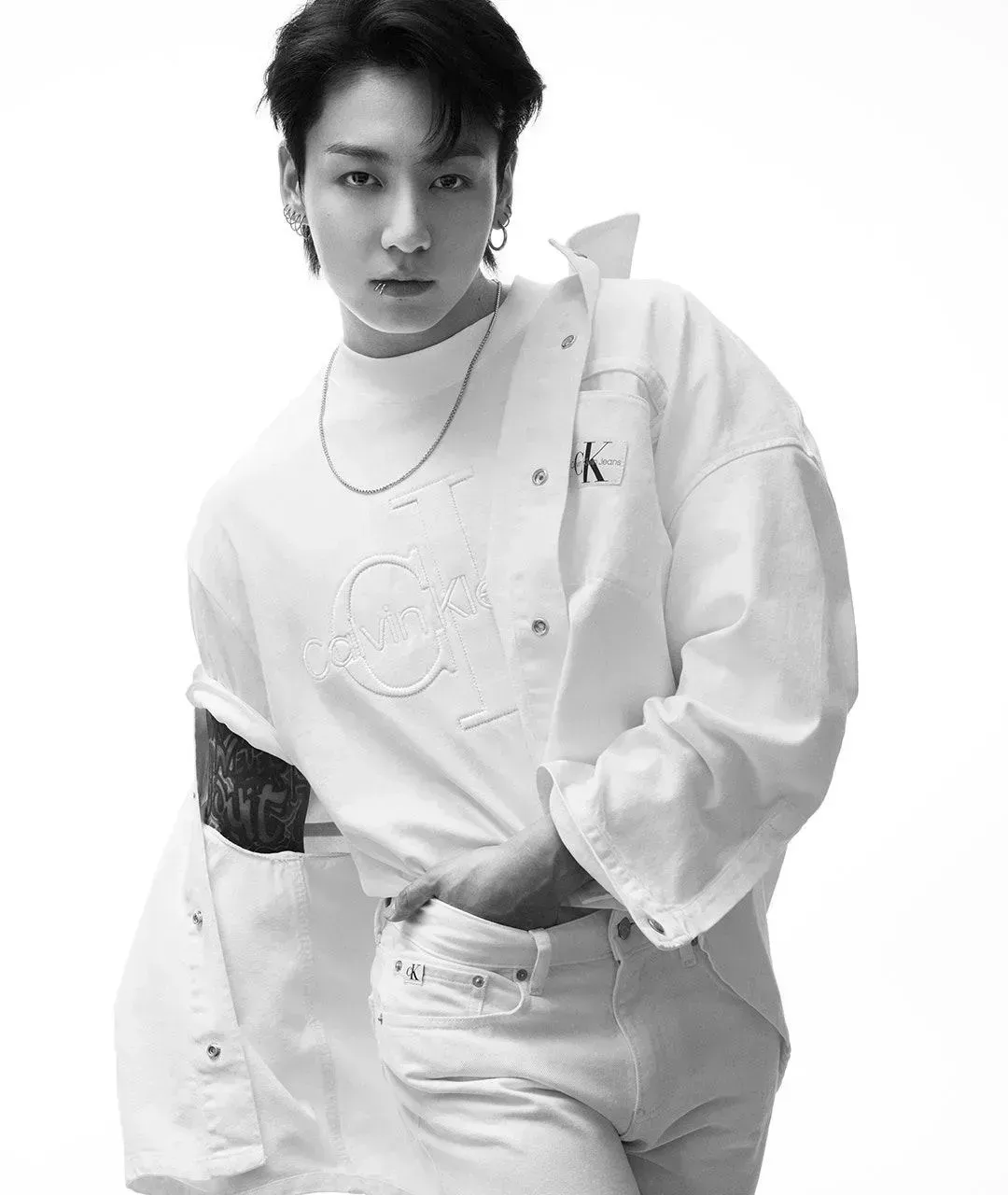 Jungkook, de BTS, participa en la campaña primavera 2024 de Calvin Klein Jeans