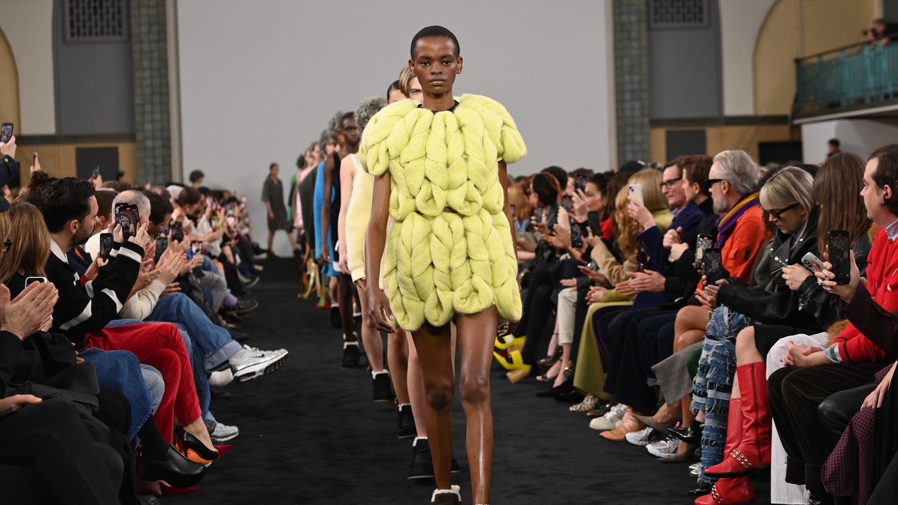 Las modelos canosas de JW Anderson arrasaron en la Semana de la Moda de Londres