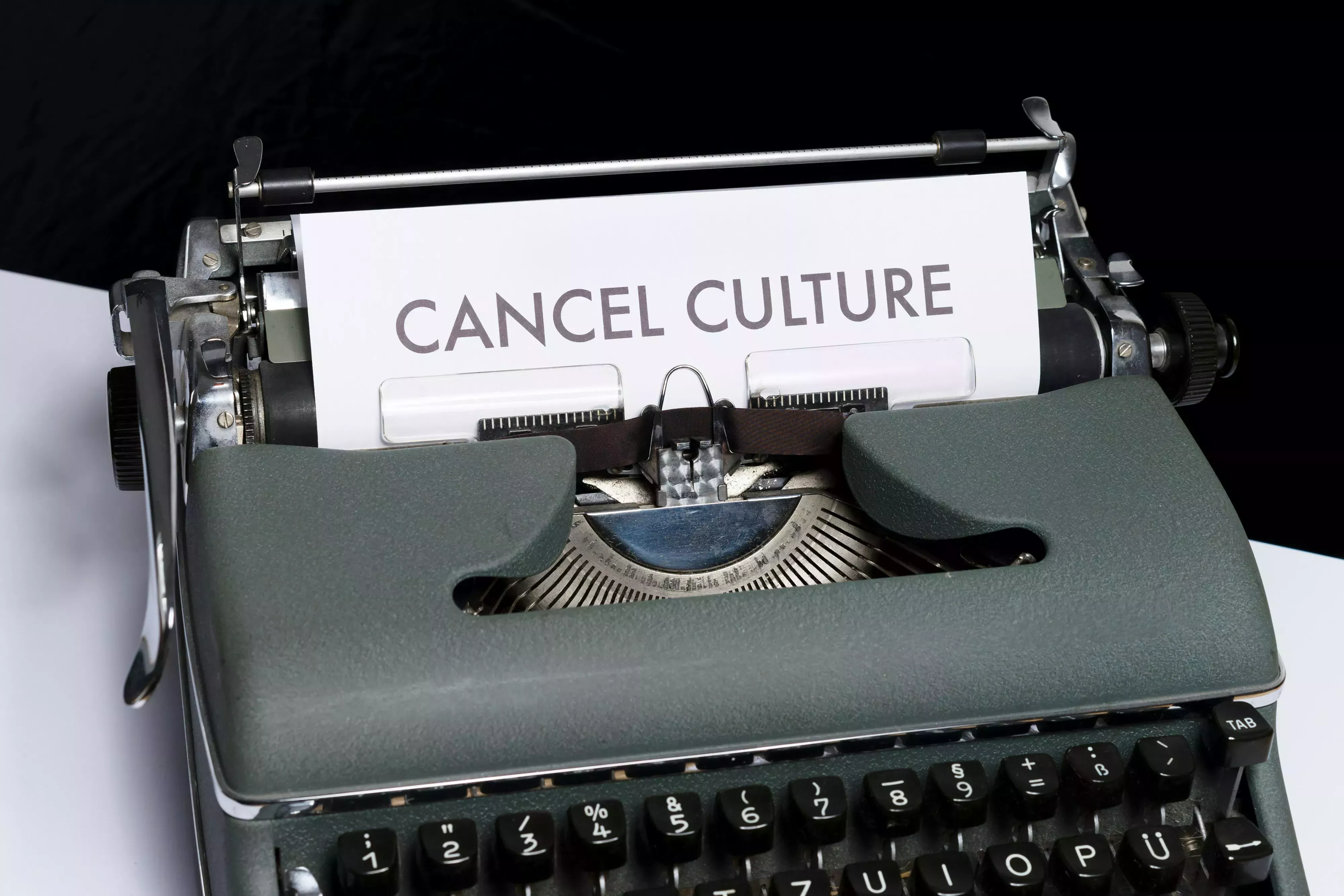 Pensamiento crítico en la era de la cultura de la cancelación.