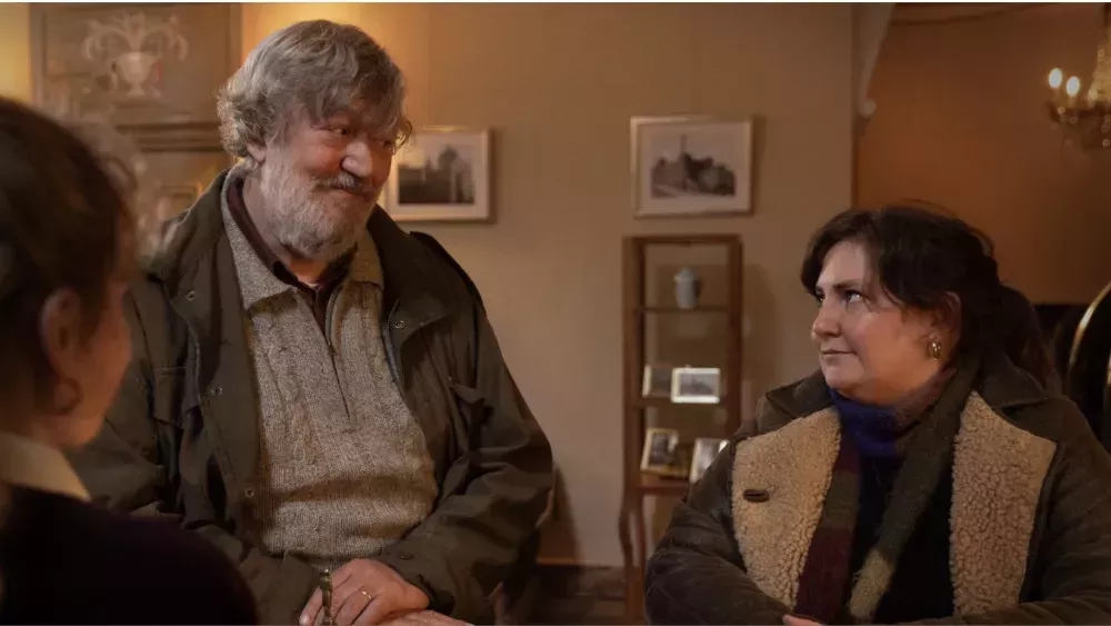 Stephen Fry sobre el papel del padre de Lena Dunham en