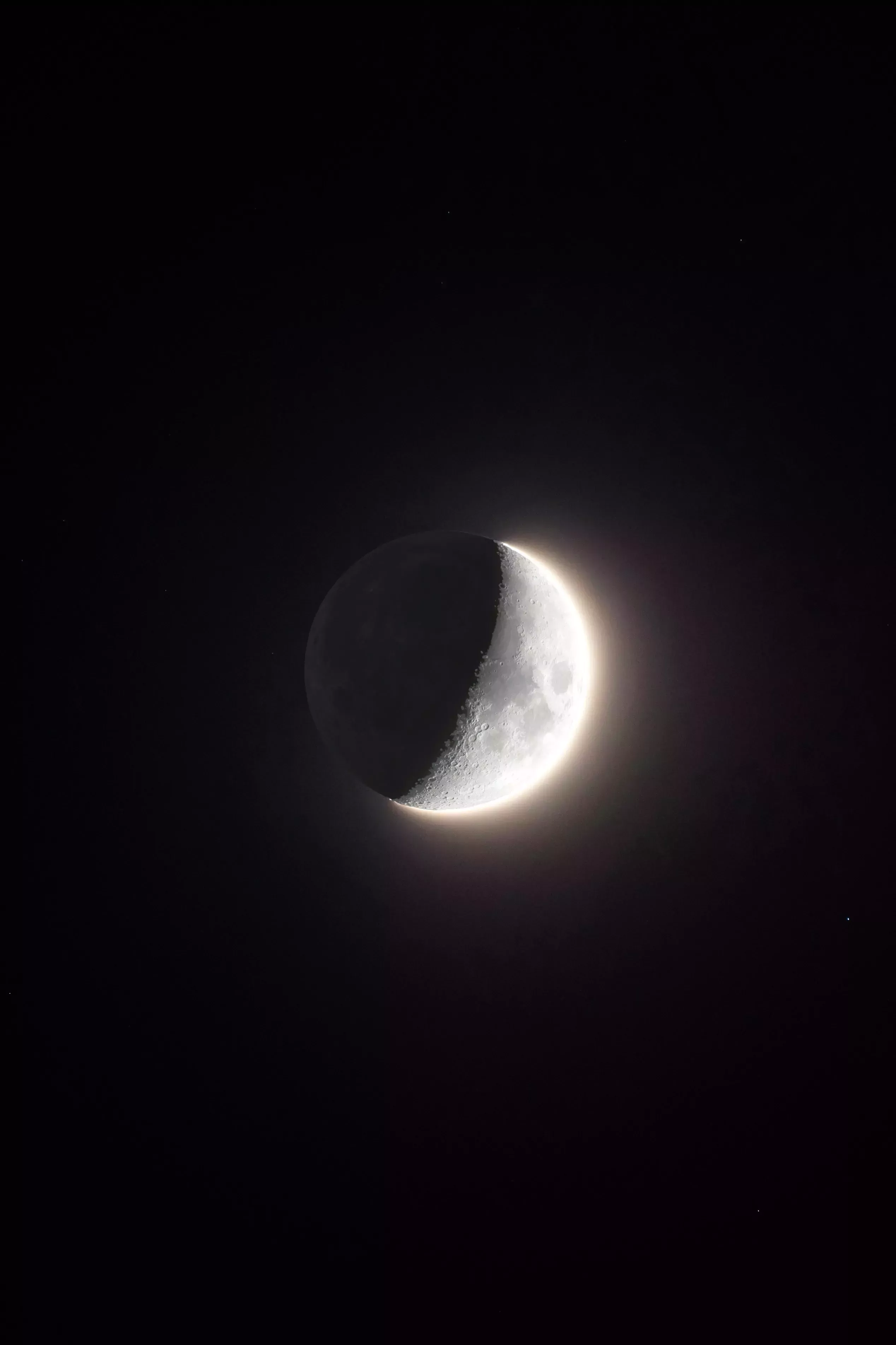 Una noche fría y solitaria con luna