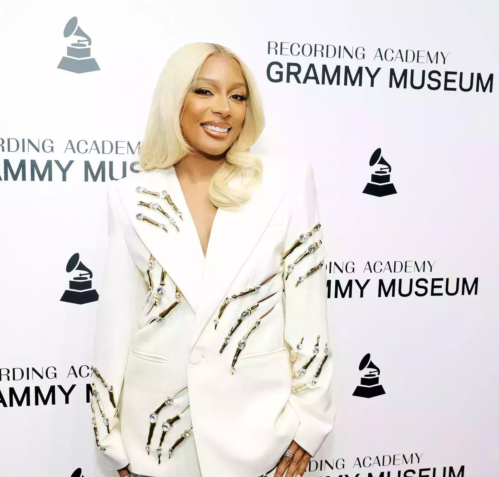 Victoria Monét merece sus flores y sus 7 Grammy