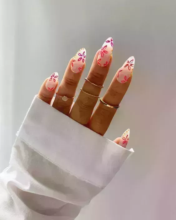 25 sencillos diseños de uñas de agosto en 2024