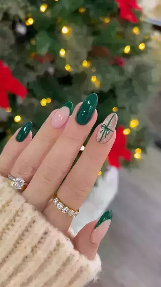 25 Sencillos diseños de uñas para diciembre de 2024