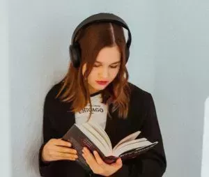 Explorando a los grandes de la literatura: 4 audiolibros clásicos imprescindibles 
