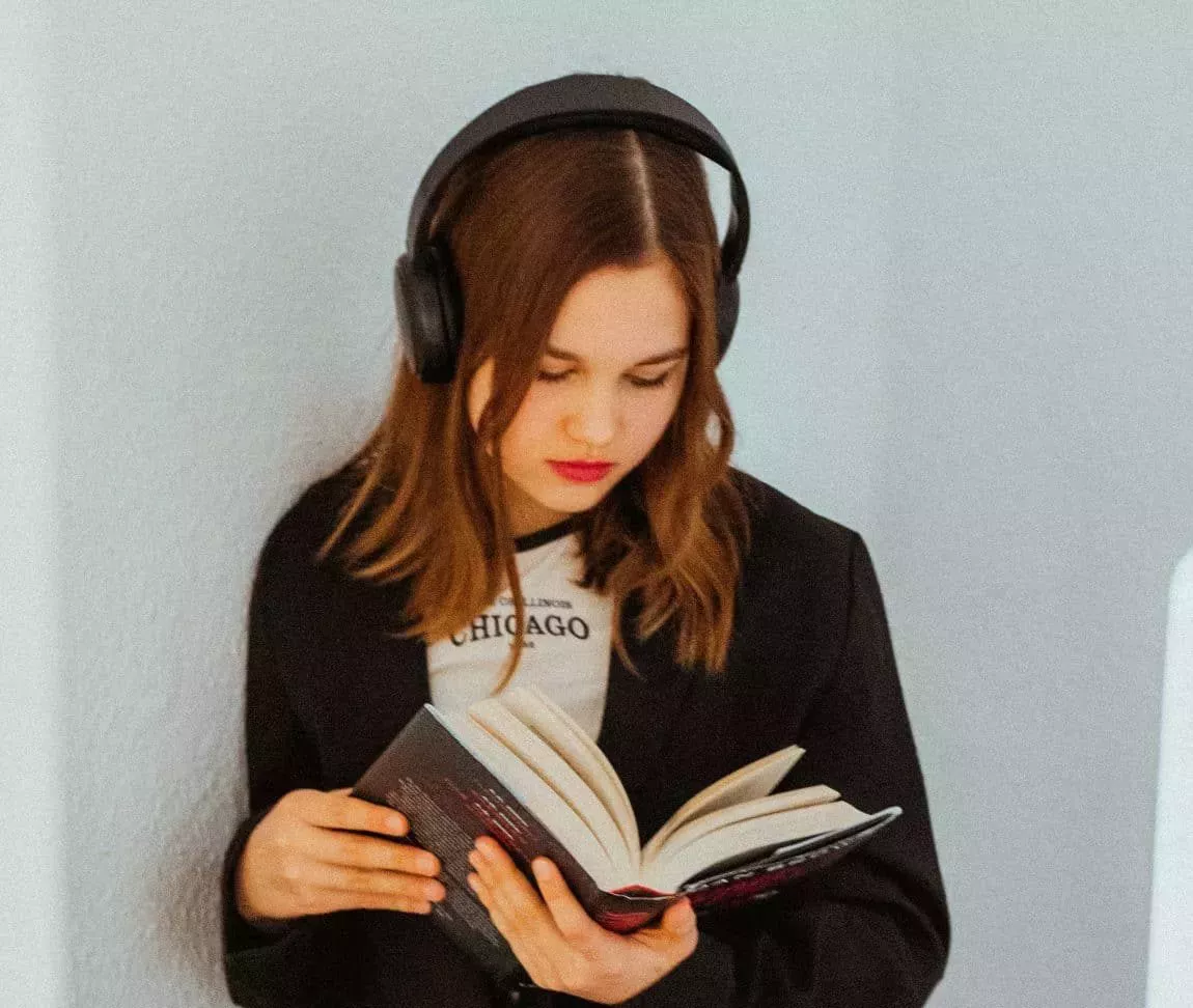 Explorando a los grandes de la literatura: 4 audiolibros clásicos imprescindibles