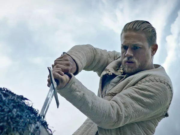 Charlie Hunnam en 'King Arthur: Legend of the Sword.' Warner Bros.
