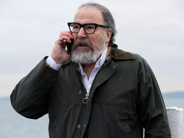 Mandy Patinkin en 'Death and Other Details.'