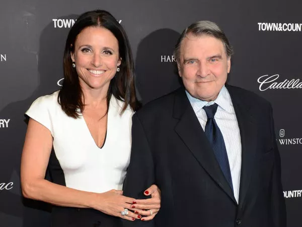 El padre de Julia Louis-Dreyfus, William Louis-Dreyfus, fue un empresario multimillonario.