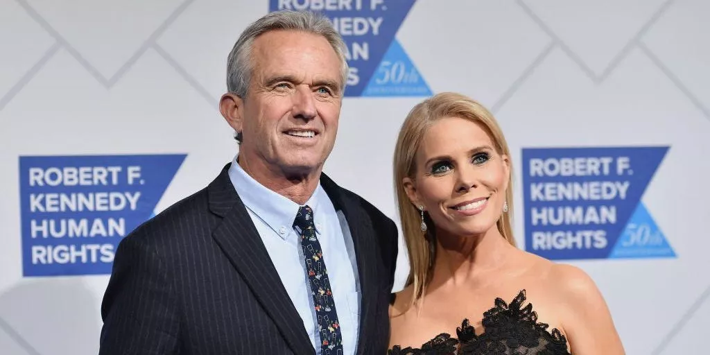 Conoce a Cheryl Hines, esposa de RFK Jr. y coprotagonista de 'Curb Your Enthusiasm'