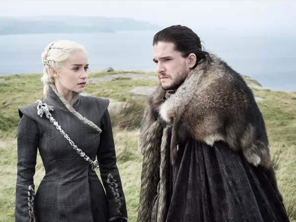 Emilia Clarke y Kit Harington en 'Game of Thrones'.
