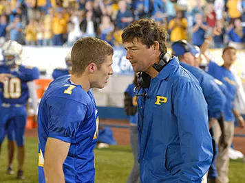 Zach Gilford y Kyle Chandler en 'Friday Night Lights'.