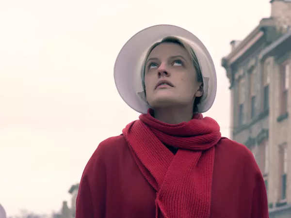 Elizabeth Moss en 'The Handmaid's Tale'.