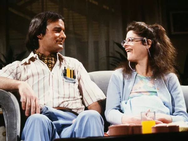 Bill Murray como Todd DiLaMuca y Gilda Radner como Lisa Loopner durante un sketch de