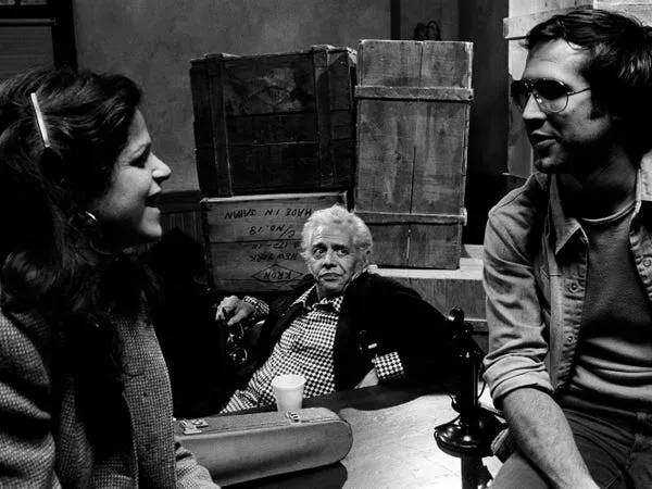 Gilda Radner, Desi Arnaz y Chevy Chase durante el ensayo para el sketch