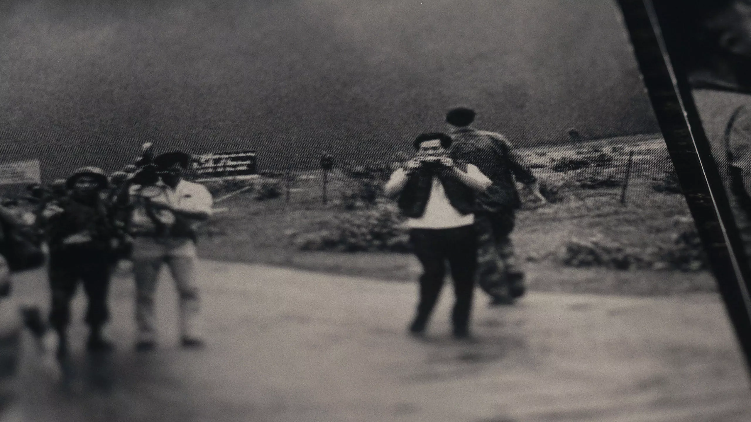 ‘The Stringer’ Review: ¿Quién tomó la histórica fotografía de la Guerra de Vietnam conocida como ‘Napalm Girl’?