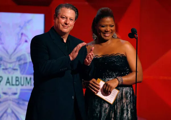 Al Gore y Queen Latifah en los Grammys. Kevin Winter/Getty Images