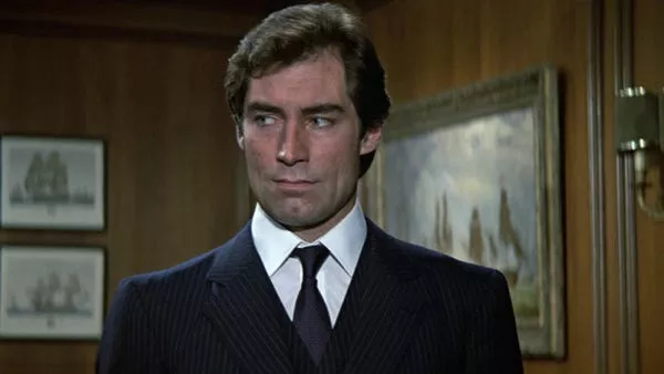 Timothy Dalton como James Bond.