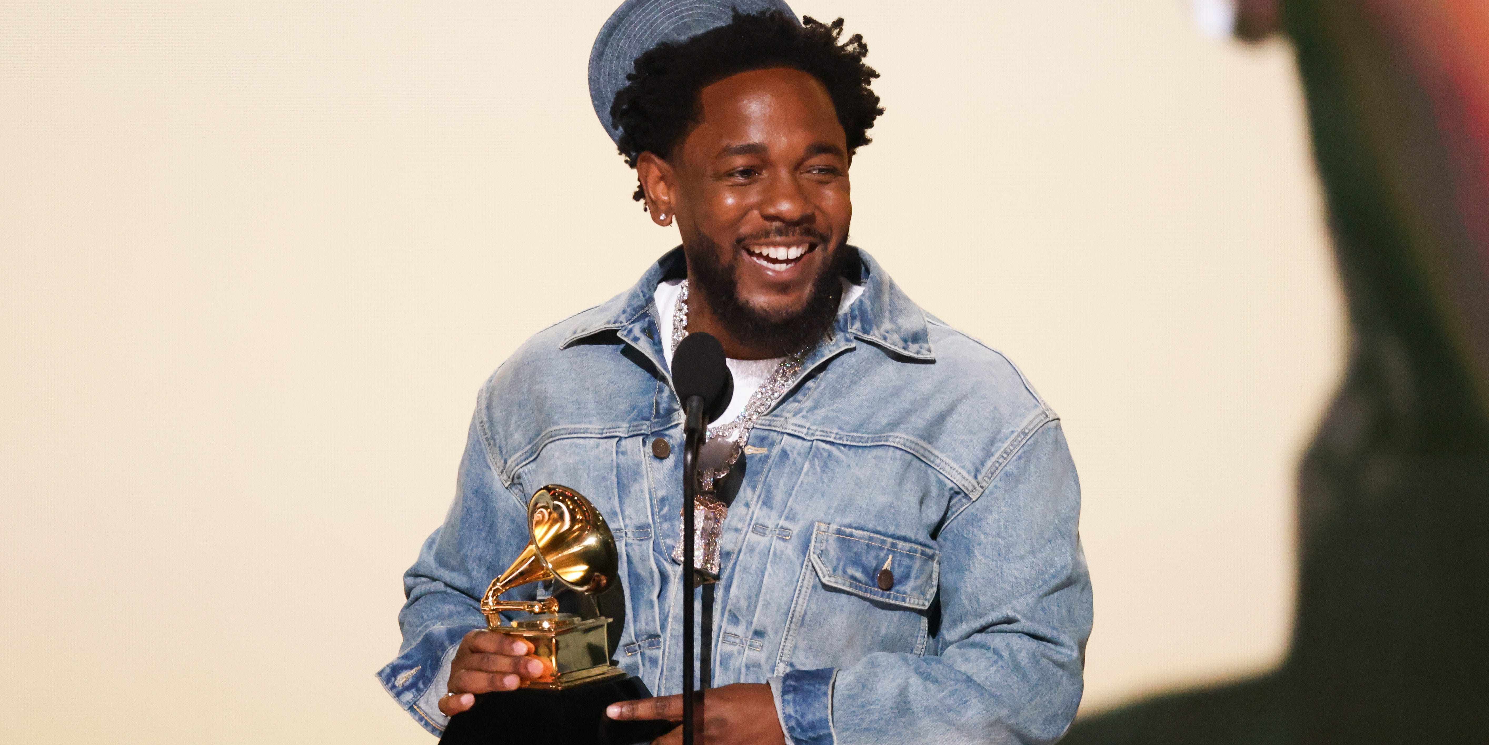 Aquí está cada canción que ganó el Grammy a la grabación del año