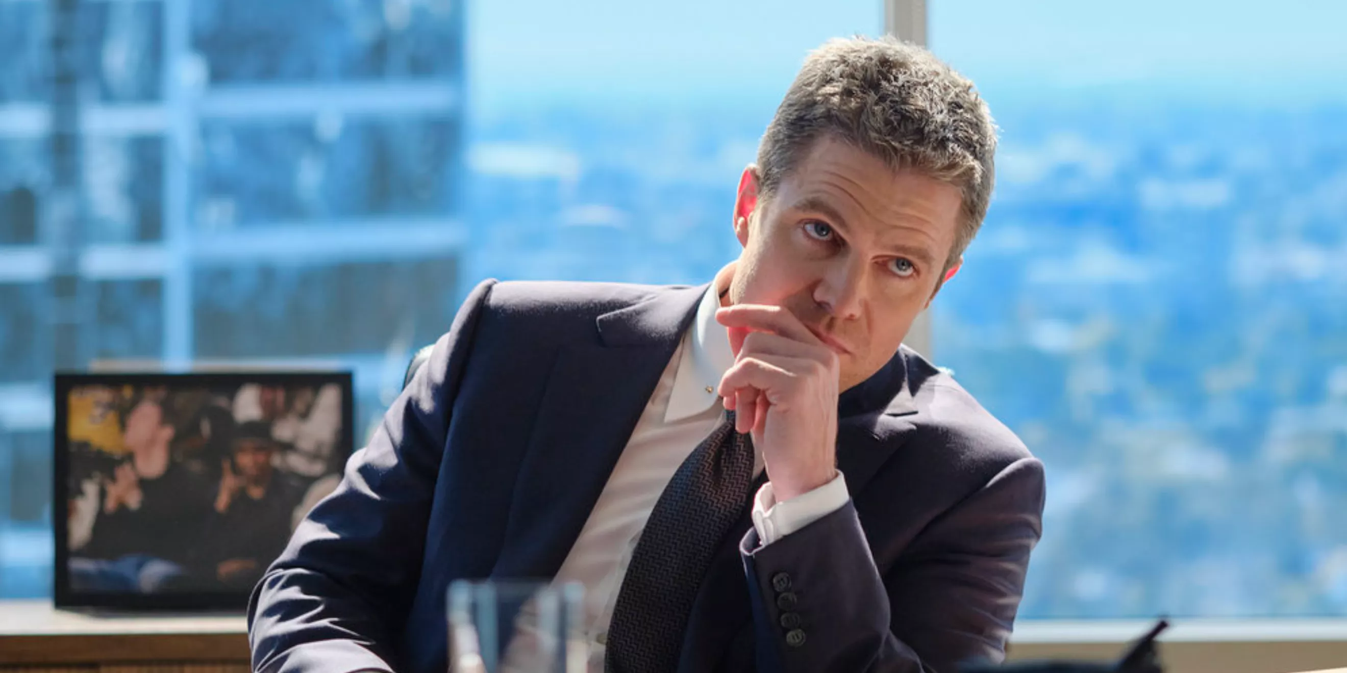 'Suits LA' comienza con un giro para el personaje de Stephen Amell, Ted Black