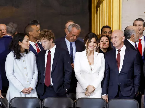 Priscilla Chan, Mark Zuckerberg, Lauren Sánchez y Jeff Bezos en la inauguración de Donald Trump en 2025.