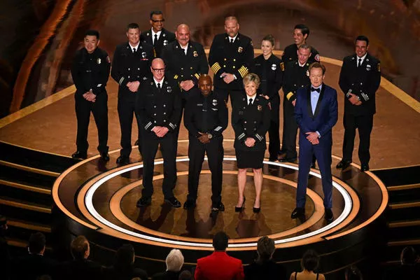 Bomberos del Departamento de Bomberos de Los Ángeles en los Oscar 2025