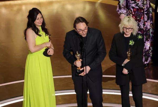 Marilyne Scarselli, Pierre Olivier Persin y Stephanie Guillon en los Oscar 2025