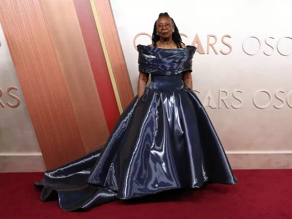 Whoopi Goldberg asiste a los Oscars 2025.