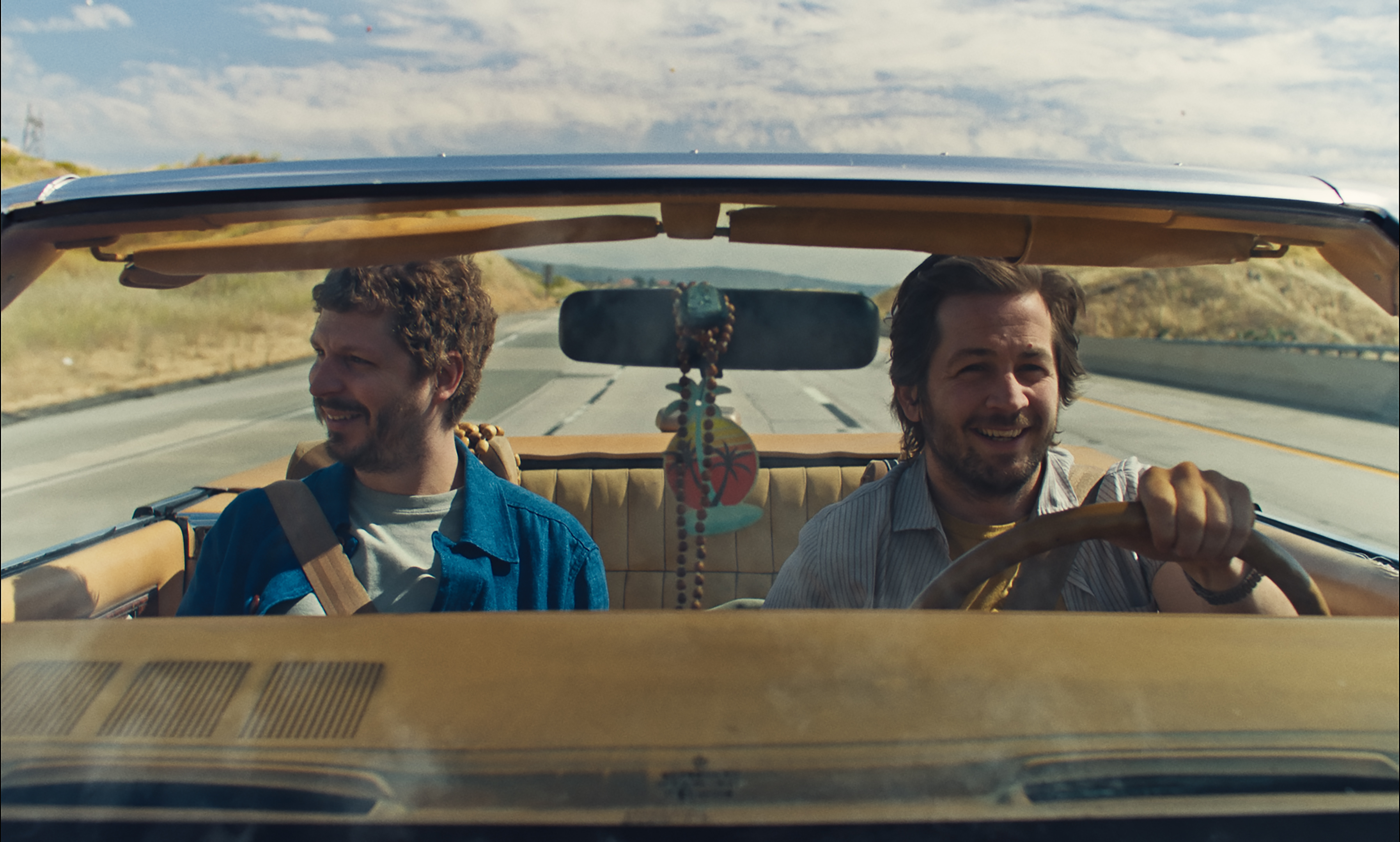 'Sacramento' Review: Michael Cera en una Comedia de Carretera Inteligente y Extraña Sobre la Agonía de Ser Adulto
