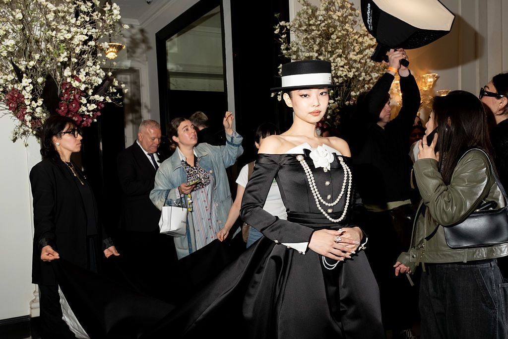 El Look de Jennie en la Met Gala 2025 Podría Haber Salido Directamente de