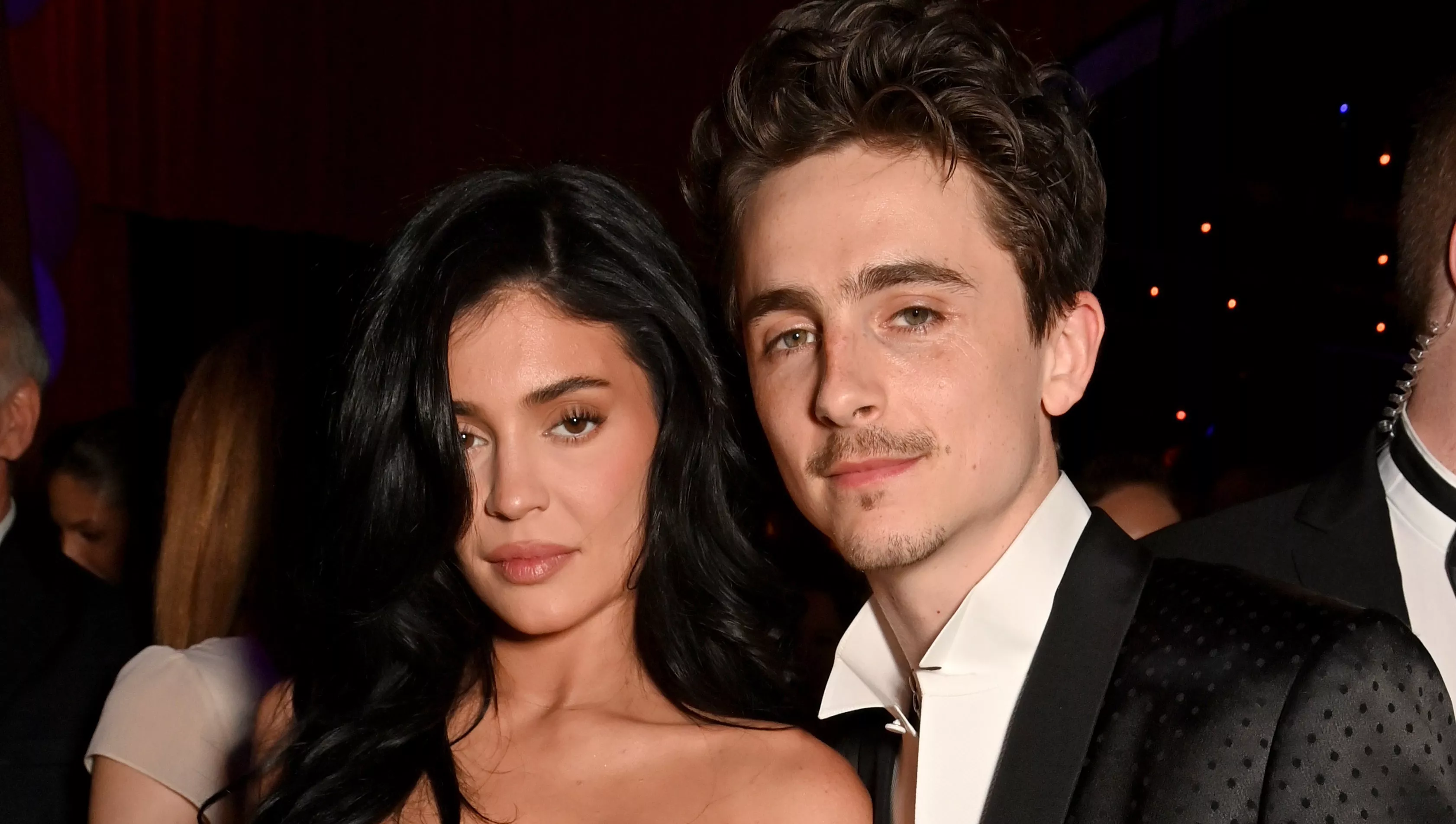 Kylie Jenner y Timothée Chalamet hacen su debut oficial en la alfombra roja: Fotos