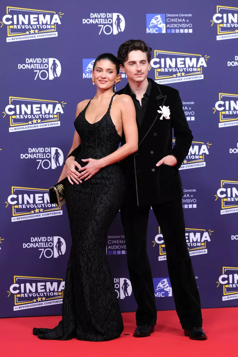 Kylie Jenner y Timothée Chalamet hacen su debut oficial en la alfombra roja: Fotos