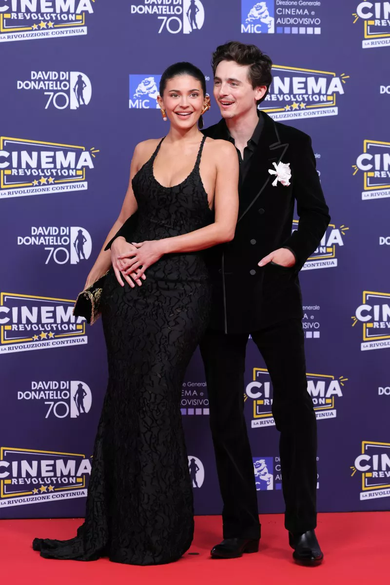 Kylie Jenner y Timothée Chalamet hacen su debut oficial en la alfombra roja: Fotos