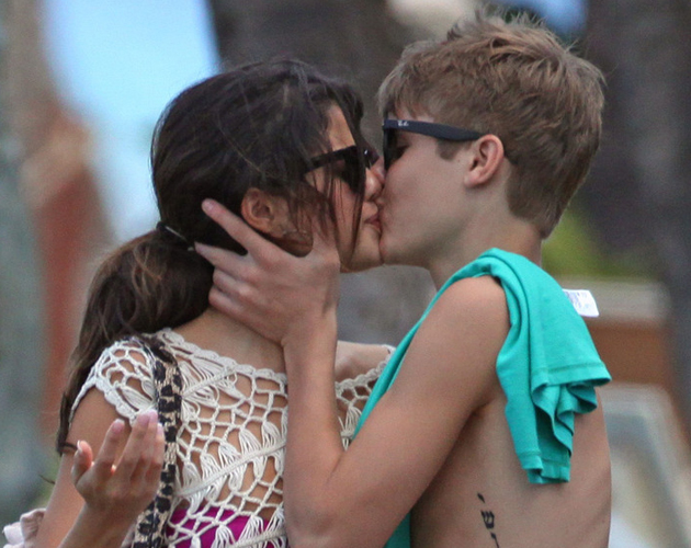 Justin Bieber besa muy bien