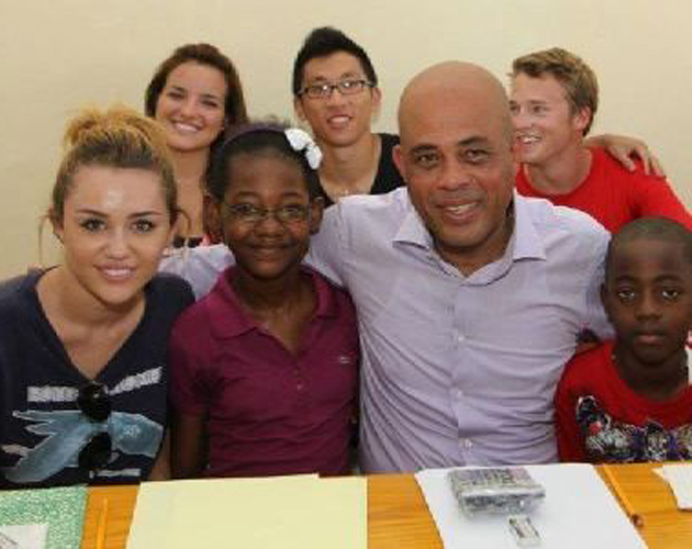 Miley Cyrus impactada tras su vuelta de Haití