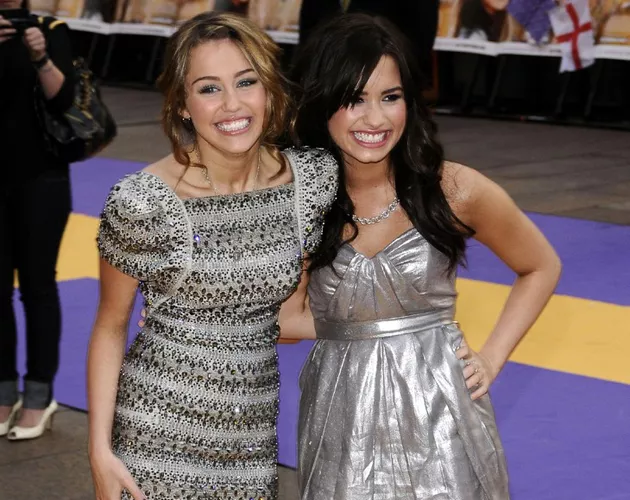 Miley Cyrus y Demi Lovato