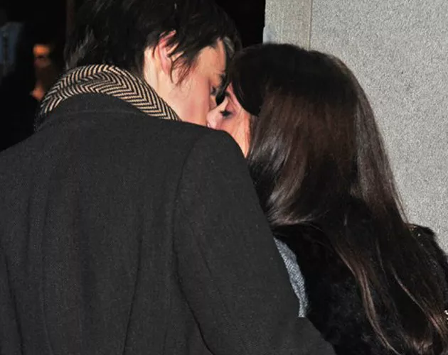 ashley greene beso