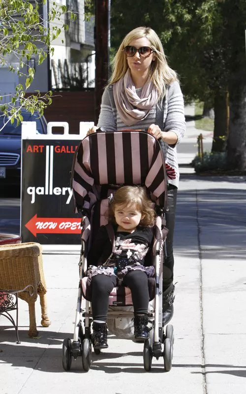 ashley-tisdale-100711-5