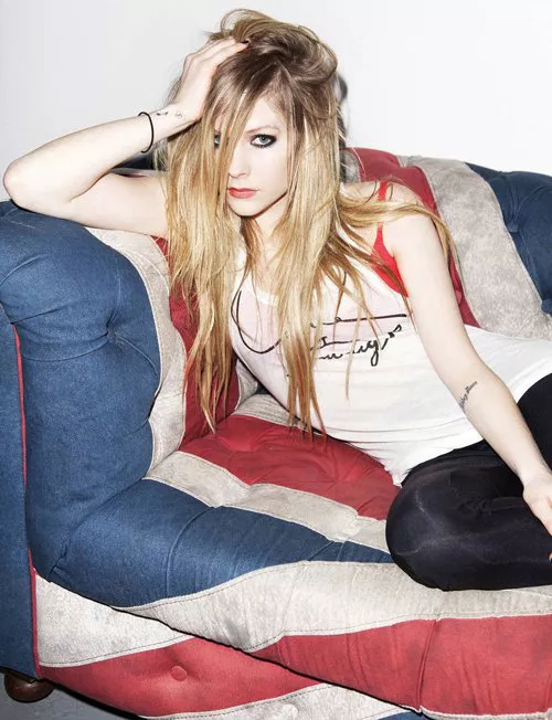 avril-lavigne-fhm-aus-0312- (9)