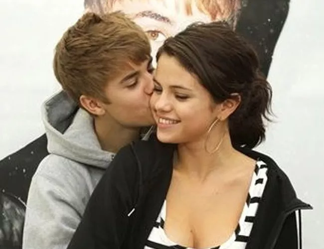bieber y selena beso