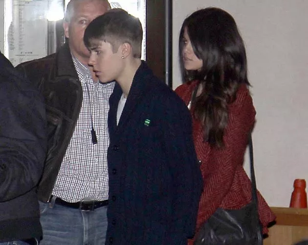 bieber y selena paris 2