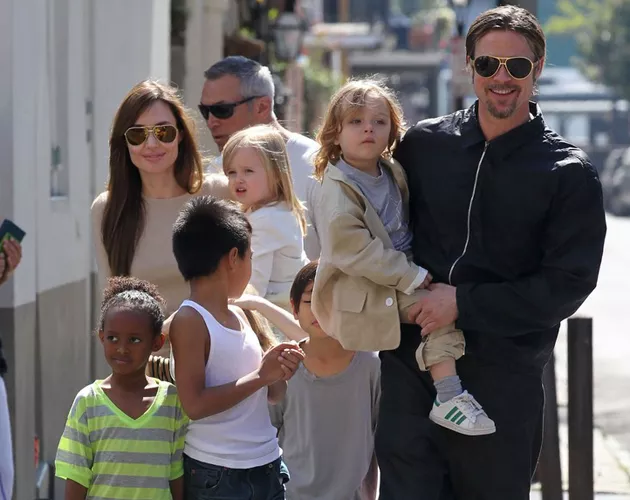 Brad Pitt y familia