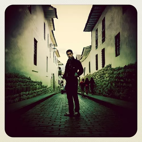 david-henrie-feliz-peru-001
