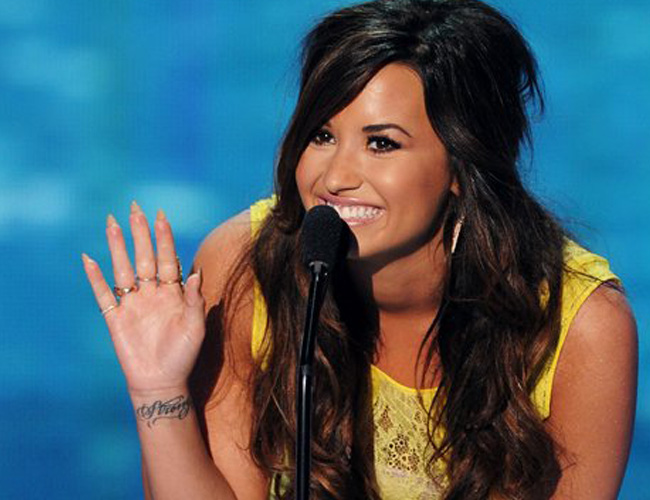 Demi Lovato ni saludó a Joe Jonas en los Teen Choice Awards Demi Lovato ni saludó a Joe Jonas en los Teen Choice Awards