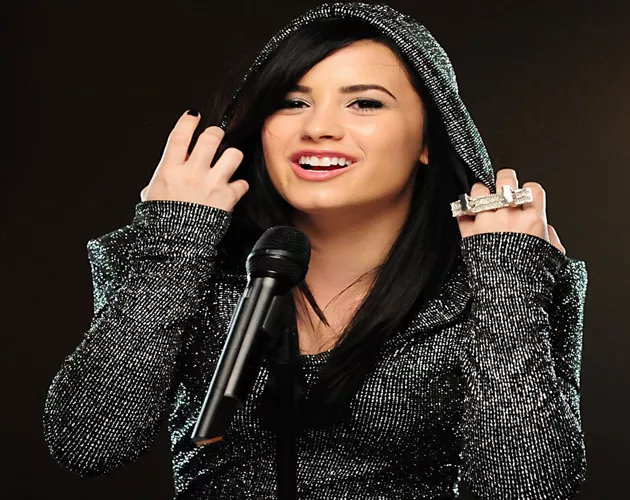 Demi Lovato feliz, a punto de sacar su nuevo álbum