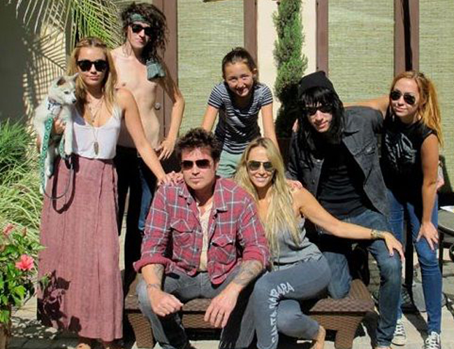Nueva foto de familia del clan de Miley Cyrus