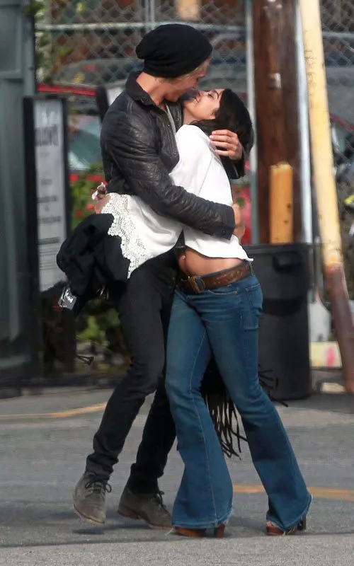 hudgens-butler-beso-003