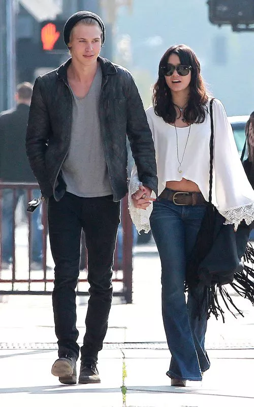 hudgens-butler-beso-006