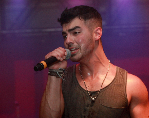Joe Jonas: “me han roto el corazón” Joe Jonas: “me han roto el corazón”